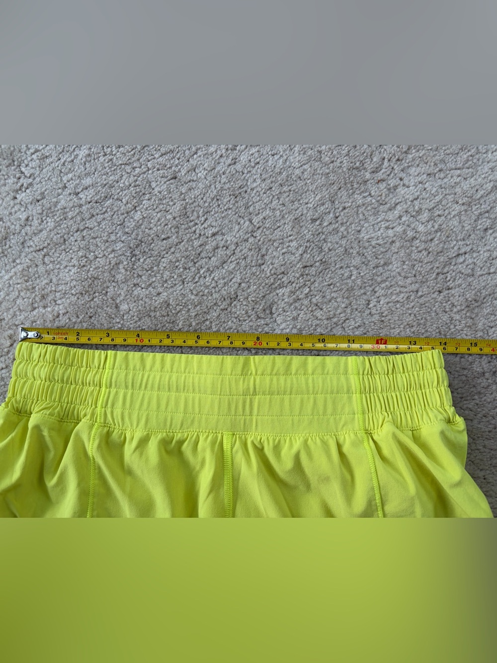 Lululemon Women’s Size 8 Hotty Hot High Rise Short 2.5" Highlight Yellow - Picture 7 of 13